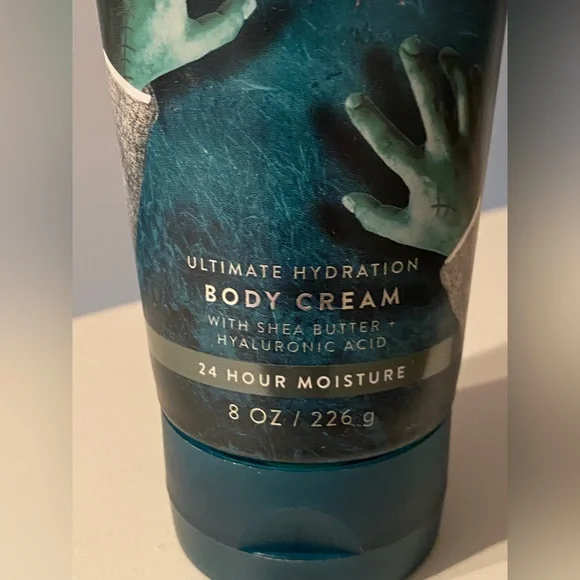 Bath & Body Works Wicked Vanilla Woods
Ultimate Hydration Body Cream scented - Picture 3 of 4
